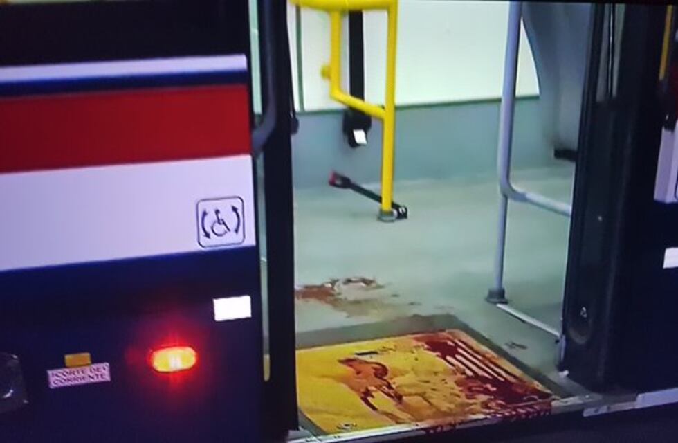 Palermo: le pidieron que mantuviera la distancia en el colectivo y atacó a los pasajeros con un cuchillo