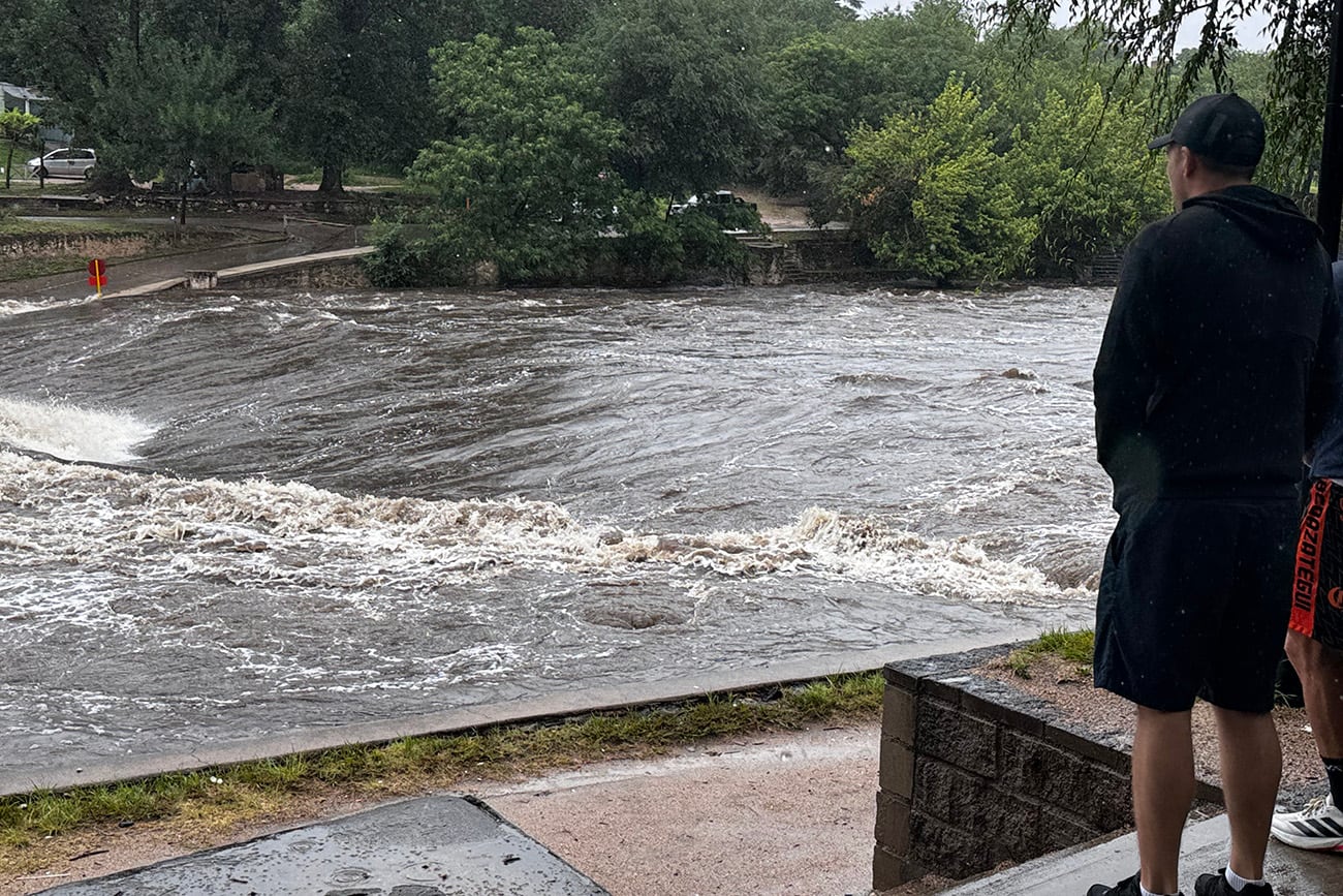 Creciente del río San Antonio de Carlos Paz. (La Voz)