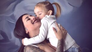 El duro momento que atraviesa Tamara Báez con su hija Jamaica tras recibir la noticia más triste: “Alguien la agarró”.