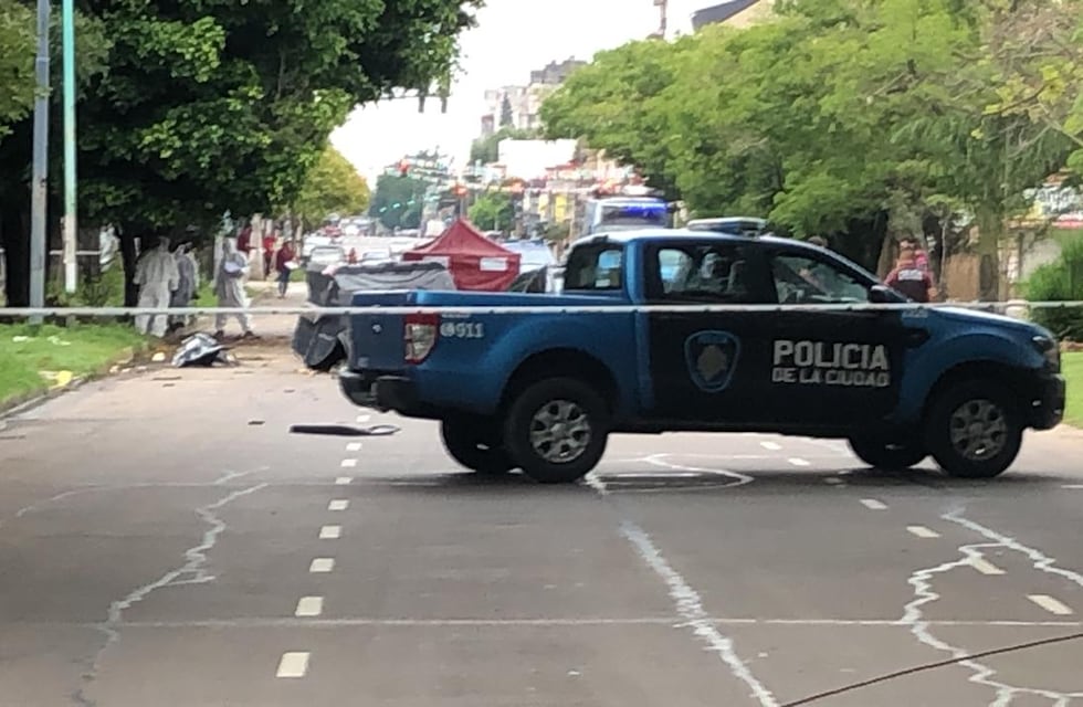 Accidente fatal en Lugano: un conductor murió tras chocar contra un contenedor y lesionar a un peatón