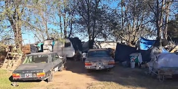 Un hombre y su esposa viven en una casa rodante en Villa Mercedes y piden ayuda para conseguir un lugar donde ubicarse.