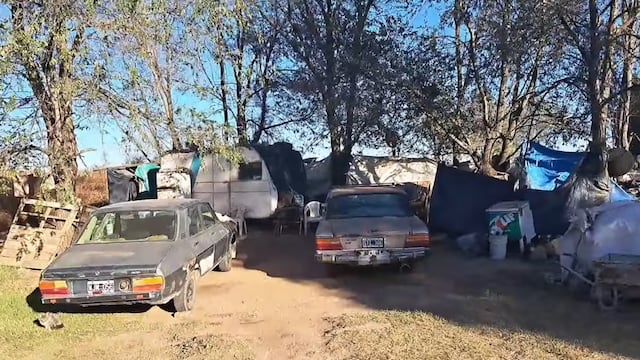 Un hombre y su esposa viven en una casa rodante en Villa Mercedes y piden ayuda para conseguir un lugar donde ubicarse.