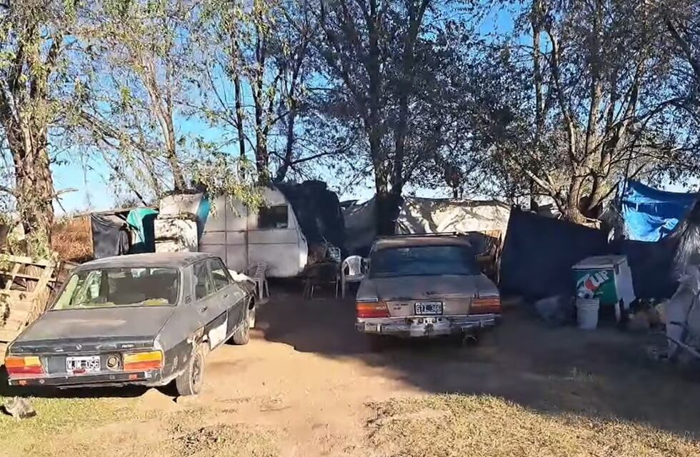 Un hombre y su esposa viven en una casa rodante en Villa Mercedes y piden ayuda para conseguir un lugar donde ubicarse