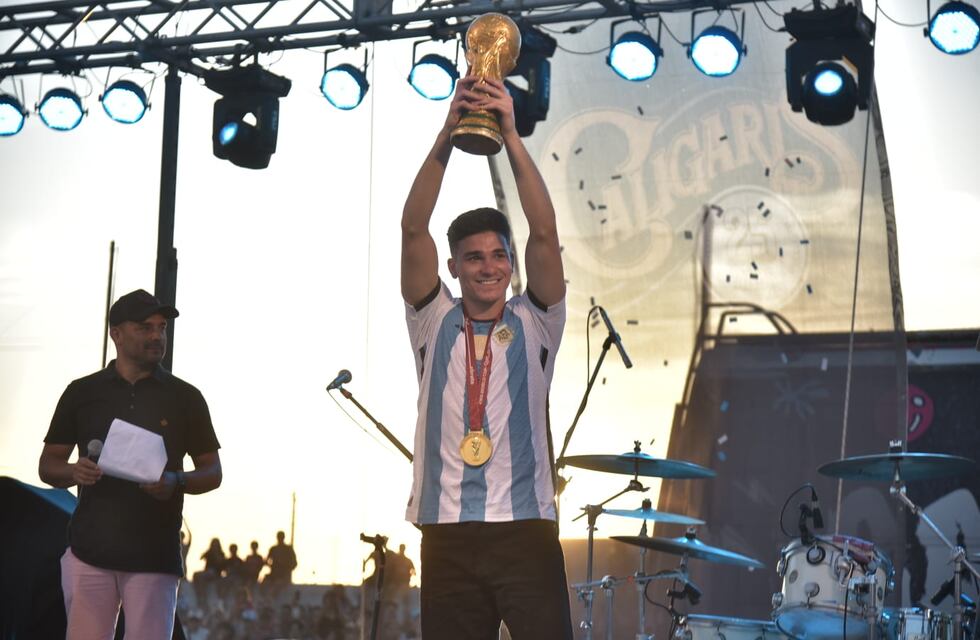 Julián Álvarez en los festejos de Calchín: “Cada día nos sentimos más orgullosos de ser argentinos”