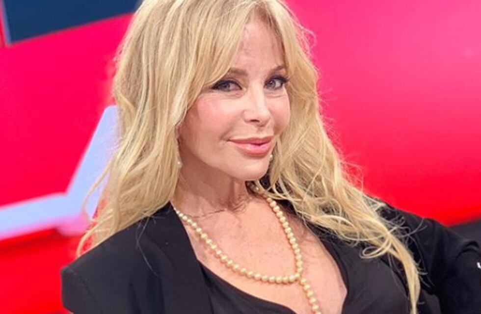 Graciela Alfano posó en medias de red, mostró de más y lo tuvo que tapar con Photoshop