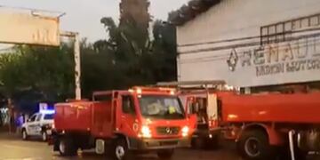 Se incendió una concesionaria de automóviles en Eldorado.