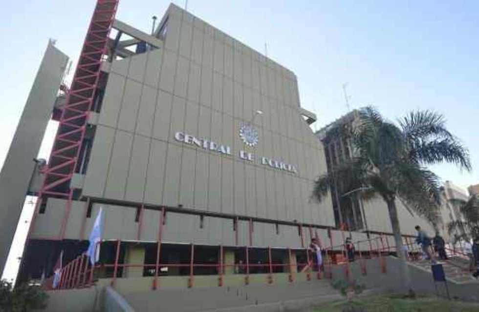 Detuvieron a dos policías por presunta venta de autos secuestrados en Córdoba