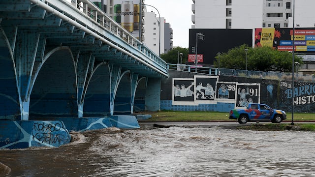 La avenida Costanera se encuentra cortada en todos sus accesos.