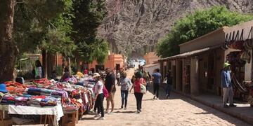 En los últimos días han arribado a Jujuy grupos familiares, en su mayoría en automóviles y en viajes cortos de entre dos y tres días, procedentes de las provincias de Salta, Tucumán y del Litoral, mientras que los viajeros que llegan desde Buenos Aires permanecen un lapso mayor.