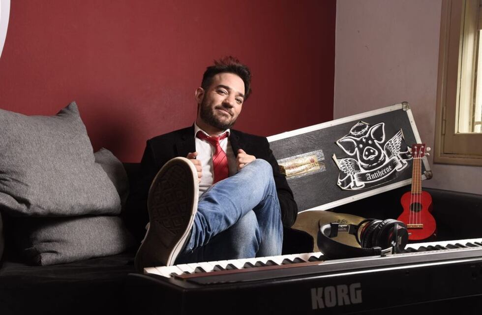 Juanjo Ceccón comienza una gira regional presentando “Sinfonías” y además temas de “Antihéroe”