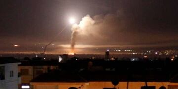 Israel bombardeó aeropuertos en Siria en medio de la escalada del conflicto con Hamás. Foto: X.