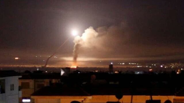 Israel bombardeó aeropuertos en Siria en medio de la escalada del conflicto con Hamás. Foto: X.