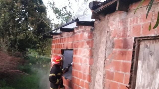 Incendio en una vivienda de Aristóbulo del Valle dejó daños materiales.