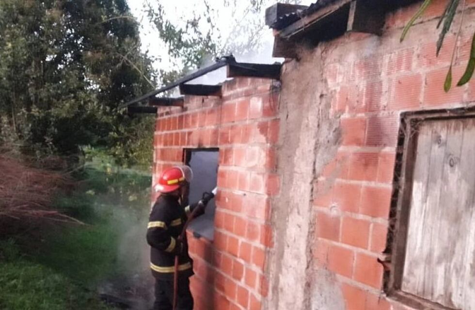 Incendio en una vivienda de Aristóbulo del Valle dejó daños materiales