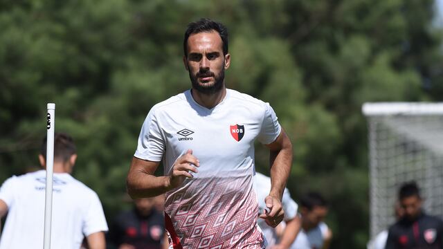 El defensor Santiago Gentiletti entrena como parte del plantel de Newell's Old Boys. (@canoboficial)