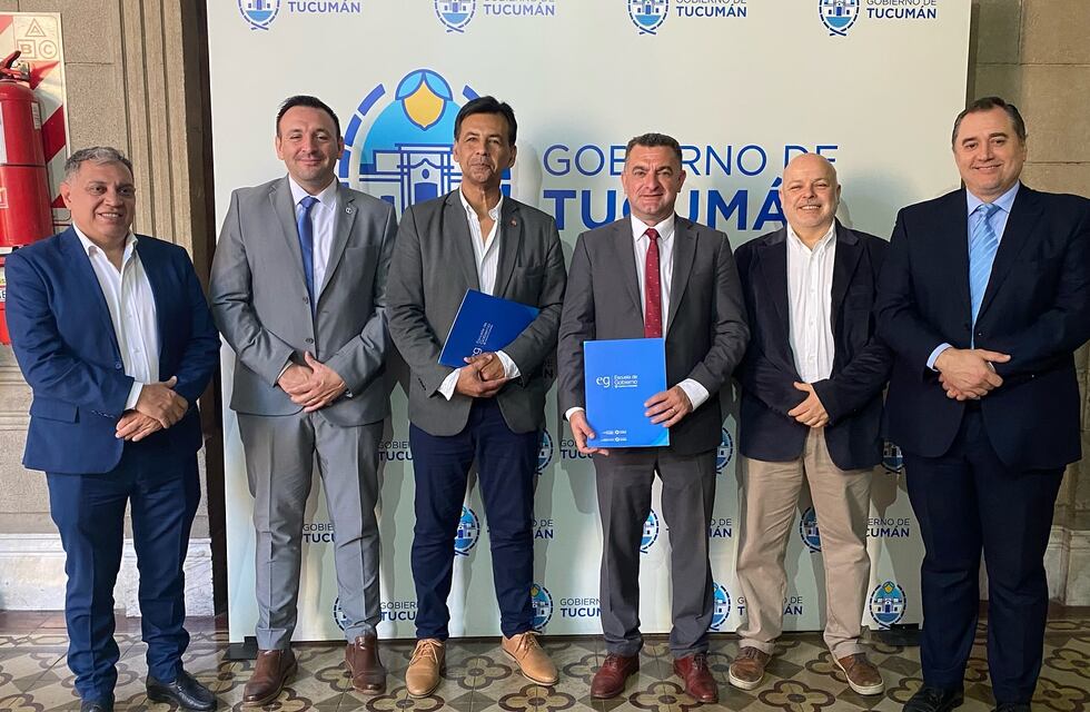 Convenio entre la Escuela de Gobierno y los profesionales