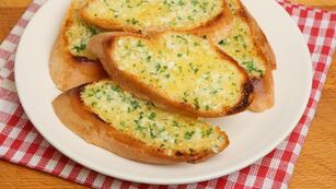 Cómo hacer pan de ajo.