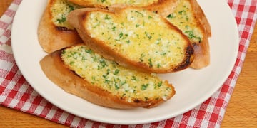 Cómo hacer pan de ajo.