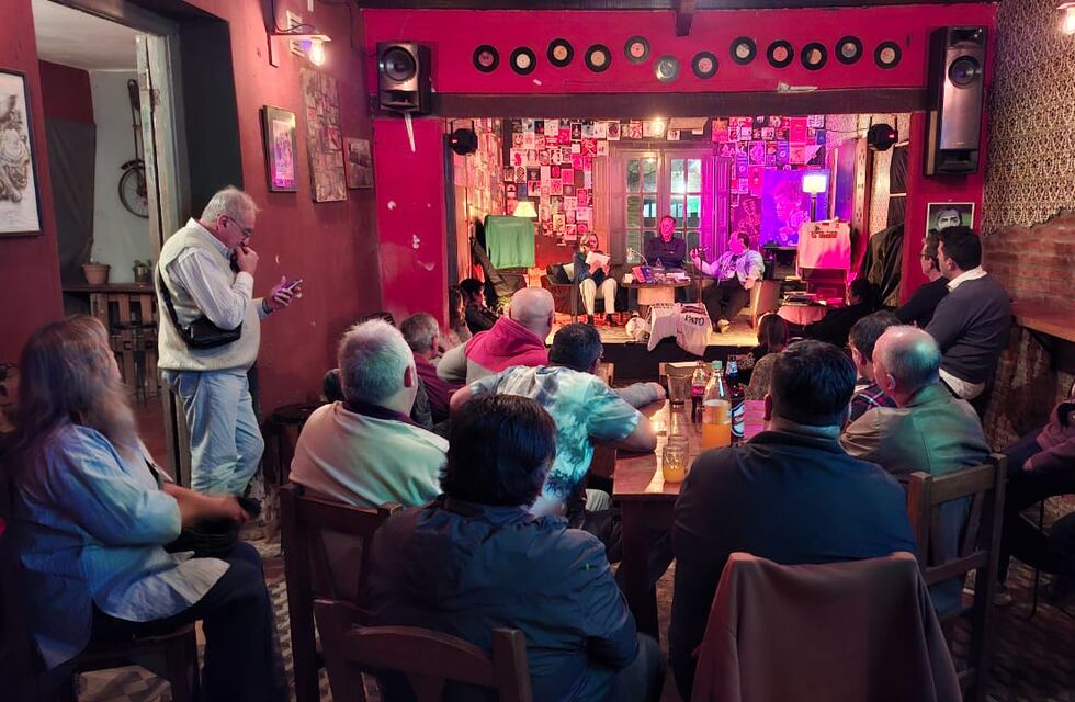 Miguel “Pato” Ramón presentó “La Noche de las Reposeras” en Arroyito