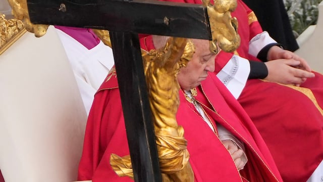 Domingo de Ramos. El papa Francisco condenó el “vil atentado terrorista” de Moscú. Foto: AP / Gregorio Borgia