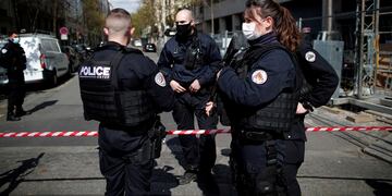 Tiroteo frente a un hospital en París dejo un muerto y una persona herida