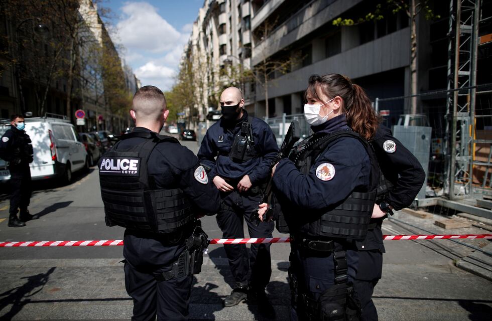 Tiroteo frente a un hospital en París dejo un muerto y una persona herida