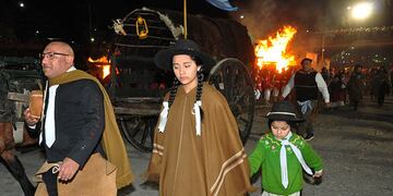 La dolorosa partida hacia al sur, con la incertidumbre de un regreso incierto, es evocada con profundo sentimiento por el pueblo jujeño cada año.