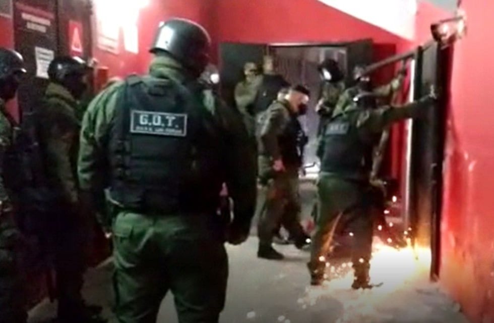 Gobierno provincial realizó inspecciones anti-barrabravas en Rosario Central y Newell’s