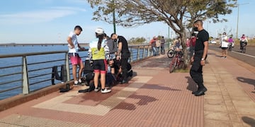 Policía de Misiones socorrió a una mujer que habría intentado suicidarse en la Costanera de Posadas.