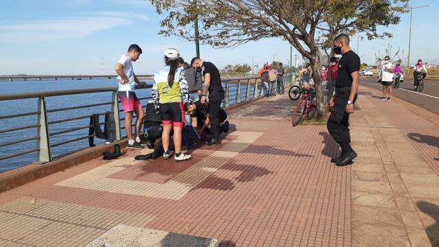 Policía de Misiones socorrió a una mujer que habría intentado suicidarse en la Costanera de Posadas.