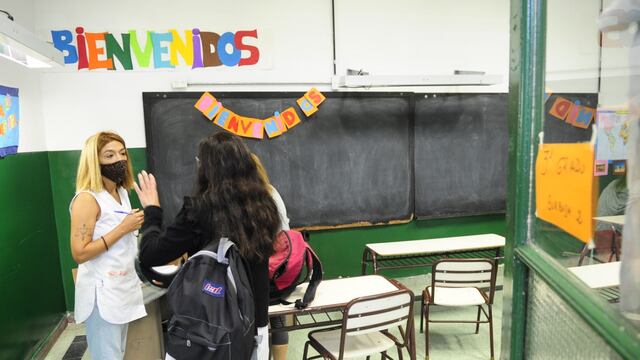 Tras casi un año, la mitad de los alumnos de la ciudad de Buenos Aires regresaron a las clases este miércoles 17 de febrero de 2021. (Clarín)