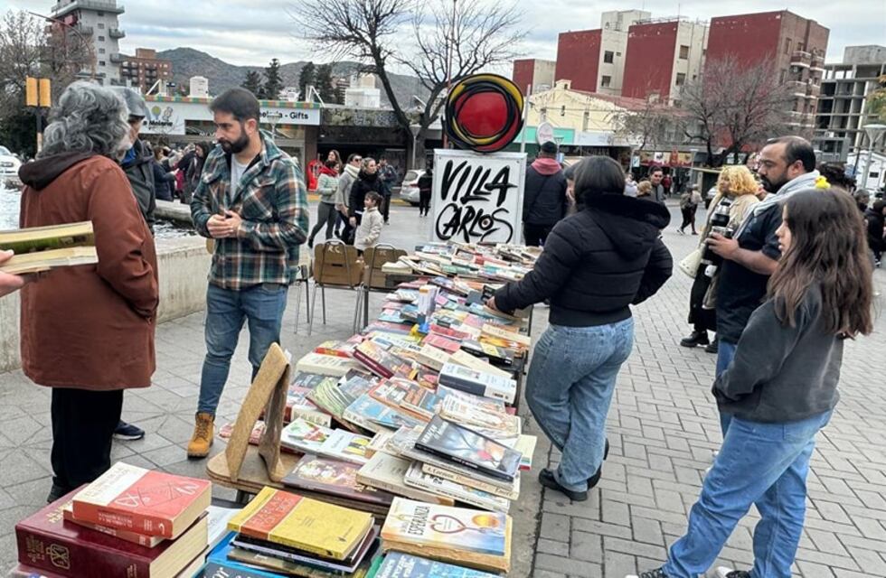Feria del libro en el Cu -cú de Carlos Paz y otras actividades de la Biblioteca H. Porto para la Temporada Invernal