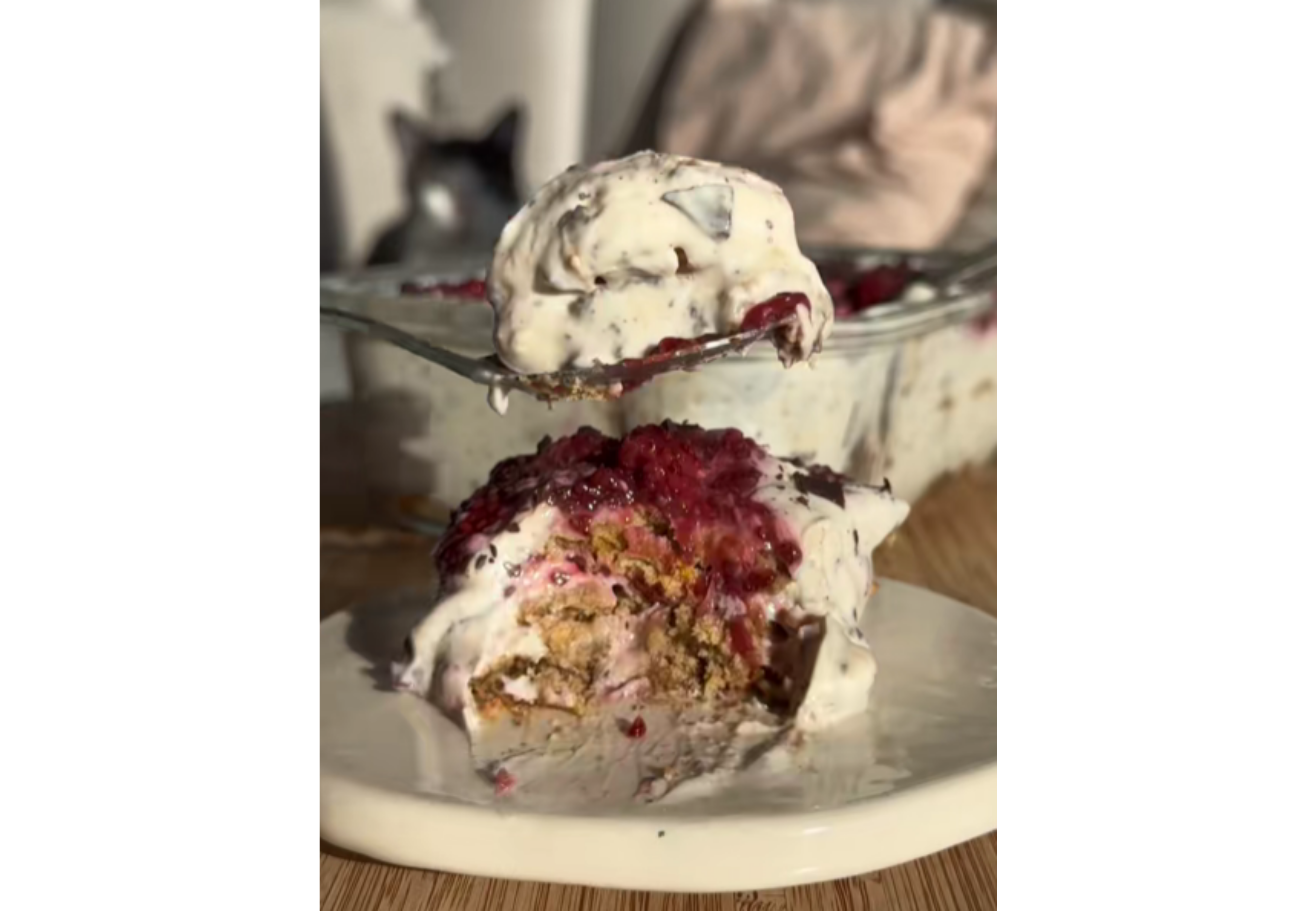 Así queda el postre de frutillas y crema.