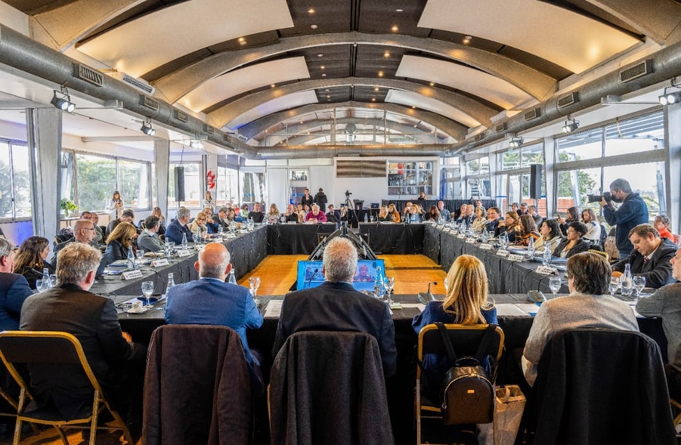 Tierra del Fuego firmará convenio con Nación para completar la jornada extendida en el nivel primario en la provincia