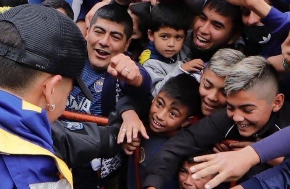 Boca en Santiago del Estero: el tierno gesto de Marcos Rojo con un nene santiagueño