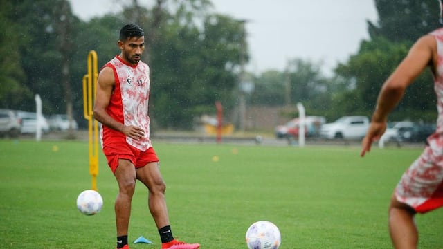 El lateral izquierdo Jonathan Bay y la oportunidad de jugar desde el arranque en el clásico. (Prensa Instituto).