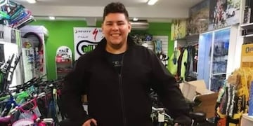 Le robaron la bicicleta mientras trabajaba.