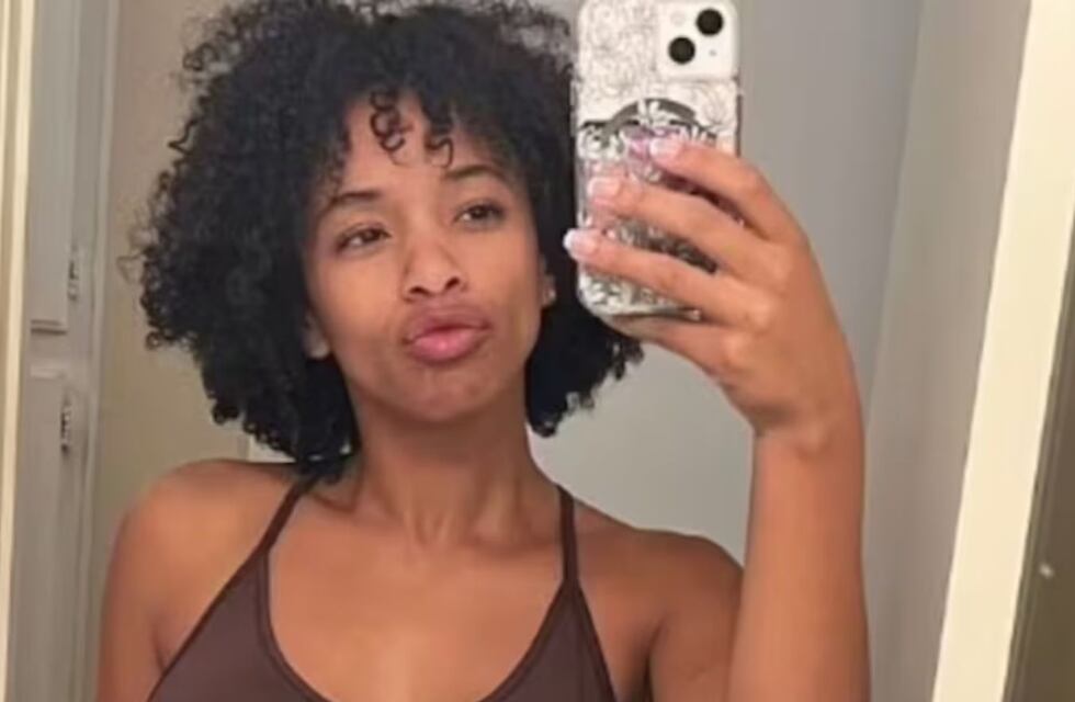 Un hombre murió asfixiado mientras grababa un video con una modelo de Onlyfans