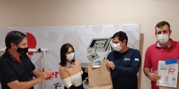 La entrega fue en representación de la Fundación Rene Favaloro.