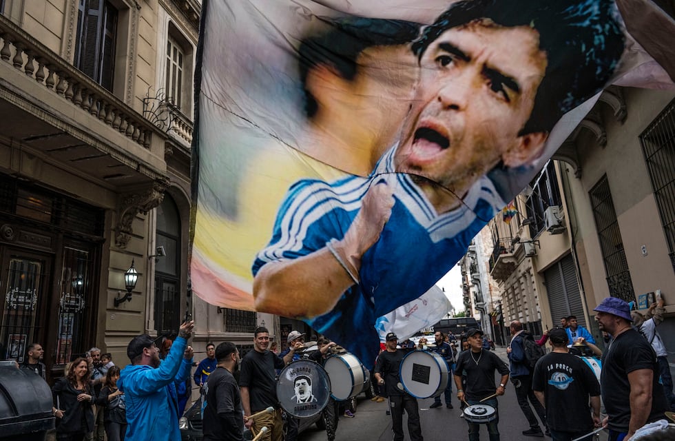 El Chino Maradona trae a Córdoba la Mano de Dios y va a festejar con el Napoli