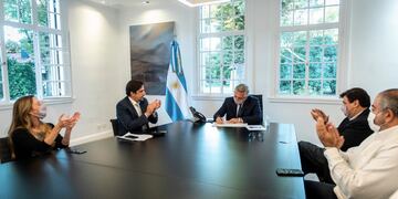 Paritarias: el Gobierno y los docentes acordaron un aumento escalonado del 34,55% (Foto: Clarín)