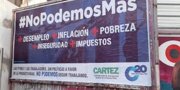 El reclamo fue visibilizado a través de una contundente cartelera en la vía pública de Córdoba. (La Voz)