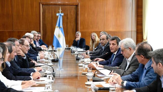 Sergio Massa, en la reunión donde anunció el Canje de deuda. Foto: Corresponsalía.