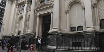 El BCRA restringió la venta de dólares. Foto: Los Andes.