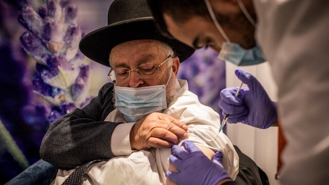 Vacunación en Israel. (Archivo / AP)