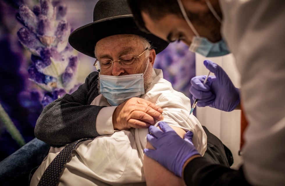 COVID en Israel: la variante Delta dispara los contagios a números superiores a los de febrero