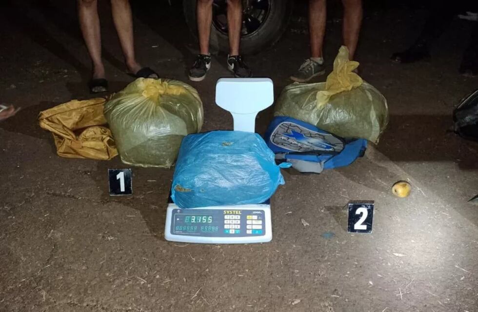 Adolescentes con drogas fueron interceptados en un remis