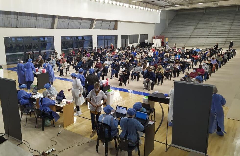La inmunización contra el coronavirus continúa este miércoles en el Estadio Arena