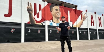 El muralista cumplió con la promesa que hizo el día del debut de Julián Álvarez.