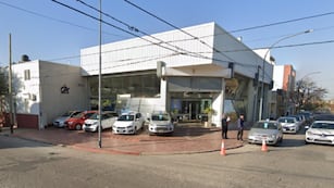 Un joven de 23 años cayó de un techo mientras buscaba a su gato.